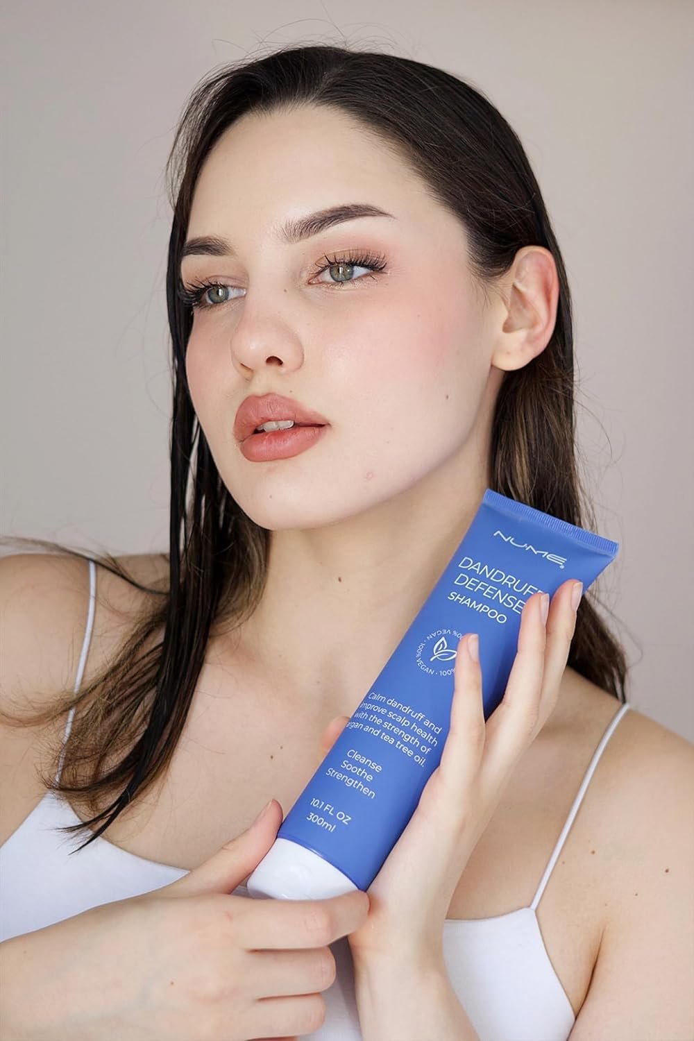 NuMe Dandruff Defence Shampoo, Anti-Dandruff Treatment for Dry, Itchy Scalp, Scalp Treatment, Scalp Care for Maximum Strength, Paraben-Free, Fresh Scent, Safe for Color-Treated Hair - 300 ml - Image 4