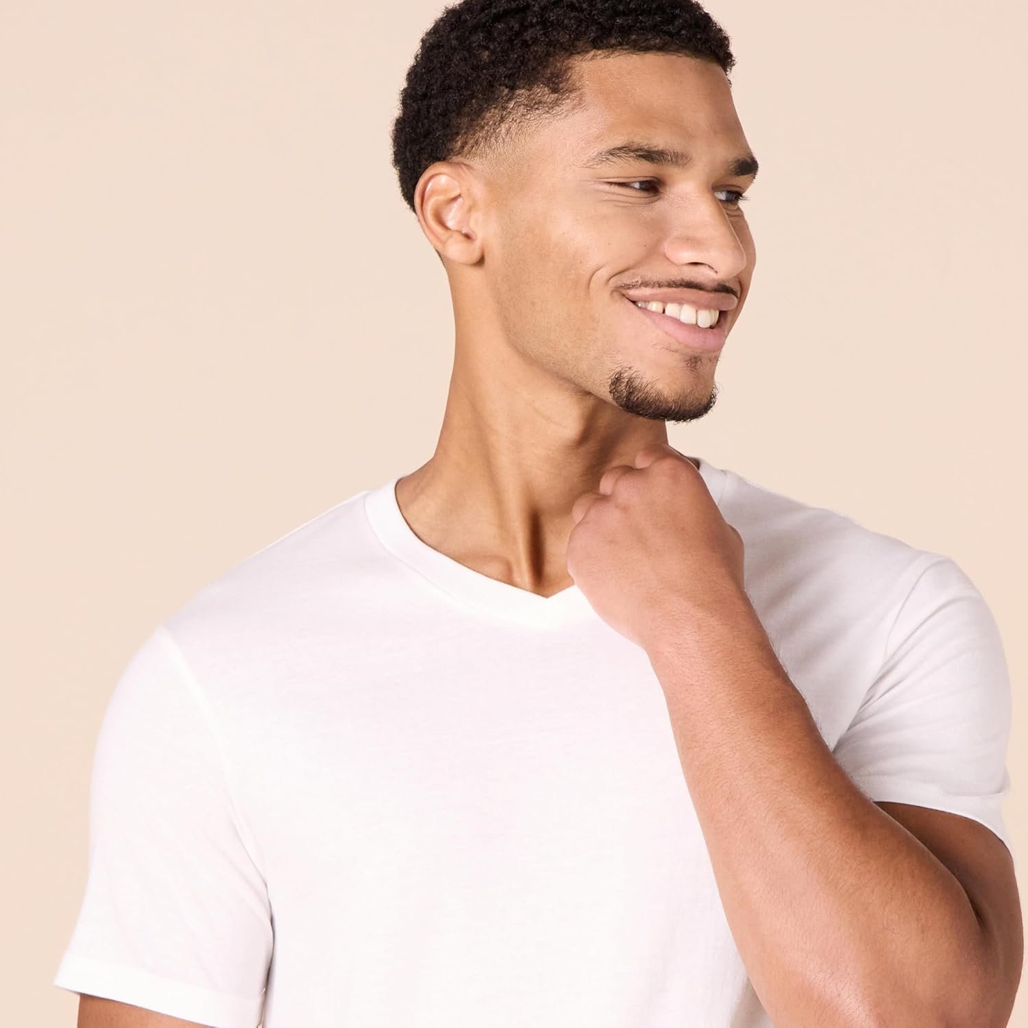 Amazon Essentials Men's V-Neck Undershirt, Breathable, Cotton, Pack of 6 - Image 5