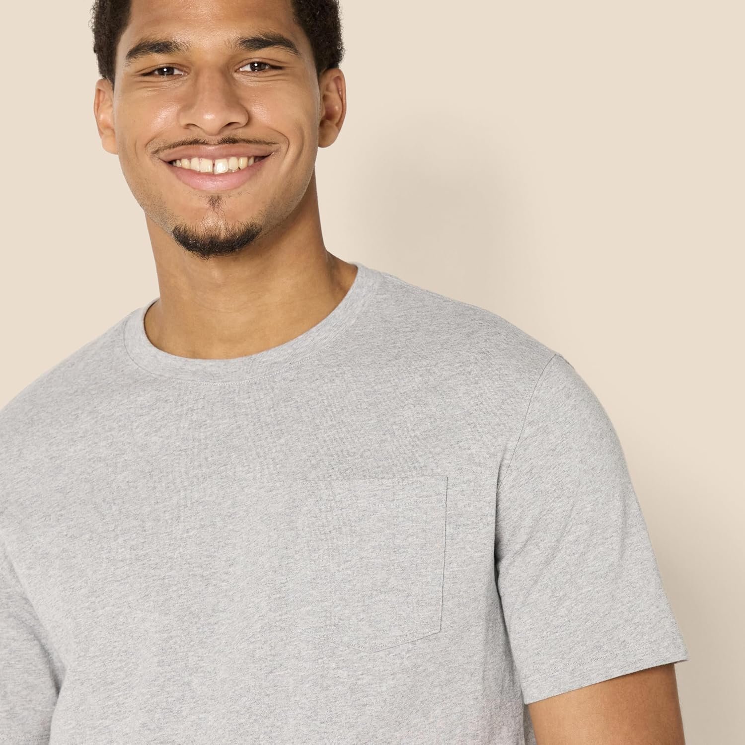 Amazon Essentials Mens Relaxed-Fit Heavyweight Cotton Pocket T-Shirt - Image 4